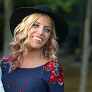 Meet your Posher, Angela